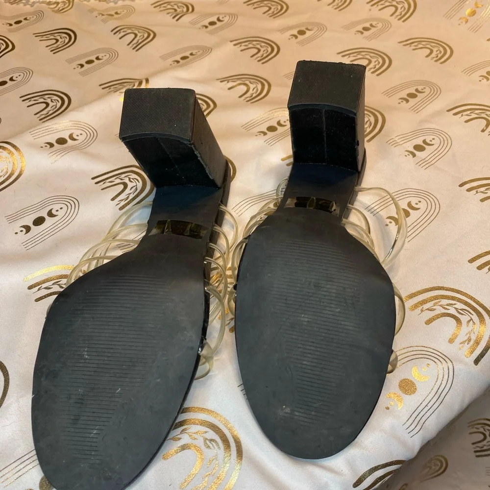 Elegant Black and White Heels with Timeless Design